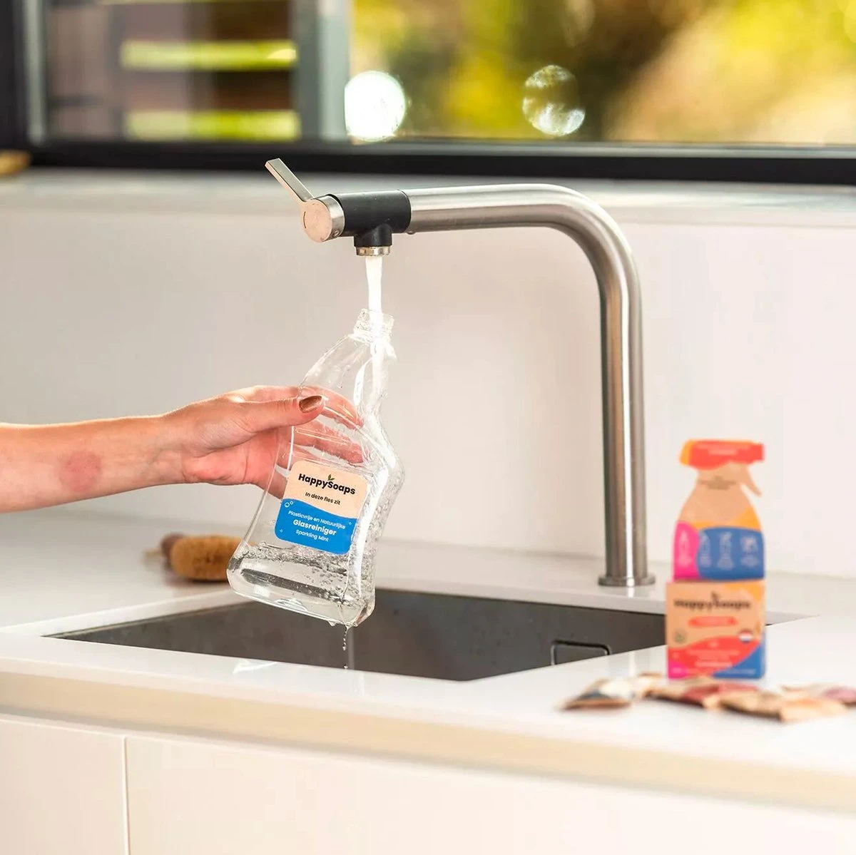 HappySoaps Cleaning Tabs - Combipack Met 4 Verschillende Tabs - Allesreiniger, Keukenreiniger, Glasreiniger En Sanitairreiniger - 100% Plasticvrij, Duurzaam & Vegan 1 HappySoaps Cleaning Tabs - Combipack Met 4 Verschillende Tabs - Allesreiniger, Keukenreiniger, Glasreiniger En Sanitairreiniger - 100% Plasticvrij, Duurzaam & Vegan