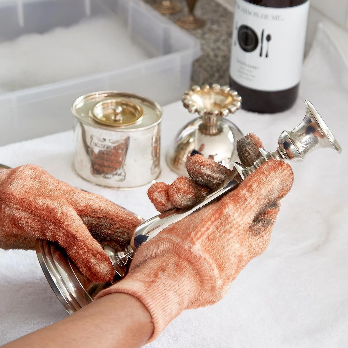 Hagerty Silver Gloves - Geïmpregneerde Handschoenen Voor Het Reinigen Van Zilver En Verzilverde Items 2 Hagerty Silver Gloves - Geïmpregneerde Handschoenen Voor Het Reinigen Van Zilver En Verzilverde Items - Image 2