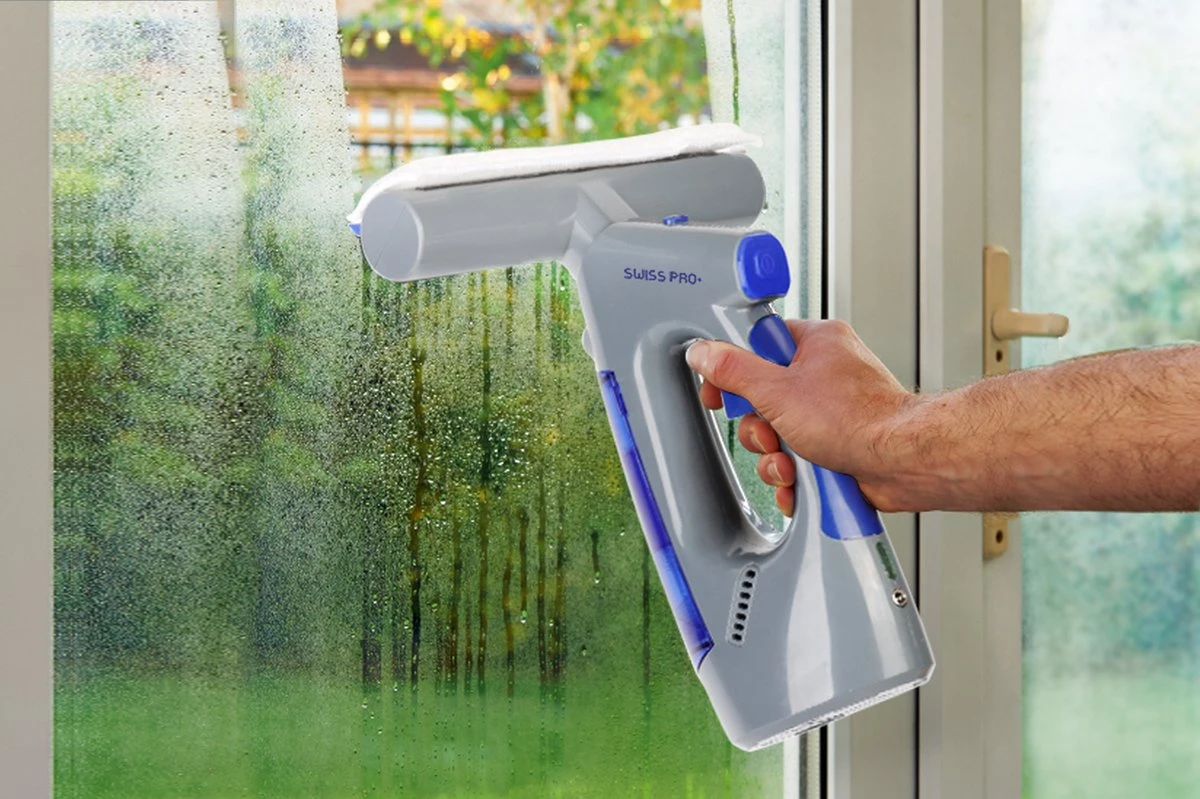 Swiss Pro+ Ruitenreiniger 3 In 1 WV 2 Blue Edition Window Vac - Ca. 120 M² - Waterzuiger - Incl. Smalle Zuigmond - Oplaadbaar - Raamwisser - Streeploos - Clicksystem - 2 Microvezeldoekjes - Met Sprayfunctie - Low Noise - Hepafilter 4 Swiss Pro+ Ruitenreiniger 3 In 1 WV 2 Blue Edition Window Vac - Ca. 120 M² - Waterzuiger - Incl. Smalle Zuigmond - Oplaadbaar - Raamwisser - Streeploos - Clicksystem - 2 Microvezeldoekjes - Met Sprayfunctie - Low Noise - Hepafilter - Image 4