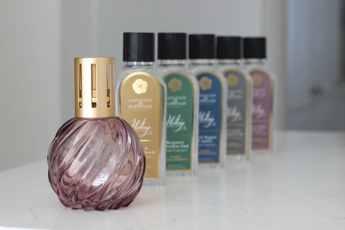 Ashleigh & Burwood Lampenolie Geurolie - Freesia & Orchid 250 Ml 6 Ashleigh & Burwood Lampenolie Geurolie - Freesia & Orchid 250 Ml - Image 6