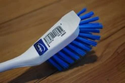 Vikan Design Afwasborstel 42893 Met Schraprand - 28 Cm - Wit Blauw - Geschikt Voor De Kleine Vaat - Onverslijtbaar - Bestand Tegen Kokend Heet Water 5 Vikan Design Afwasborstel 42893 Met Schraprand - 28 Cm - Wit Blauw - Geschikt Voor De Kleine Vaat - Onverslijtbaar - Bestand Tegen Kokend Heet Water -Winkel Voor Schoonmaakartikelen 1200x800 38