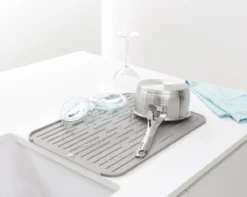 Brabantia SinkSide Afdruipmat - Siliconen - Mid Grey -Winkel Voor Schoonmaakartikelen 1200x956
